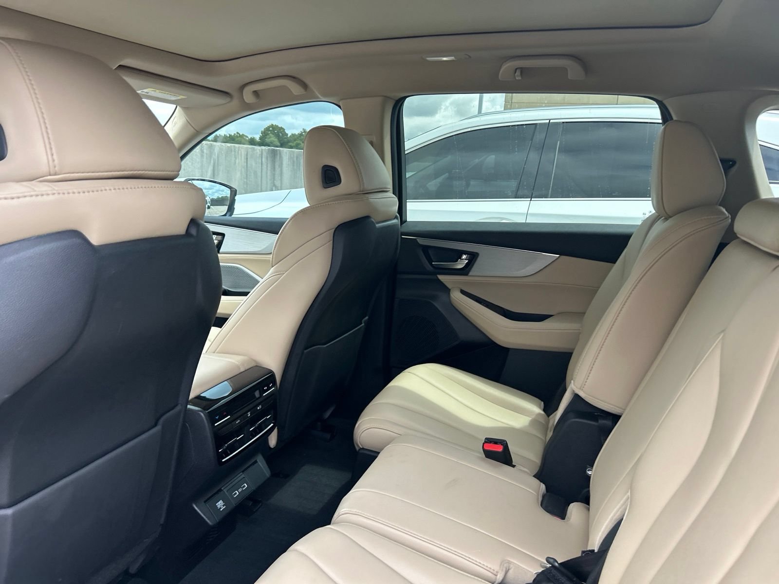 Used 2023 Acura MDX FWD image 11