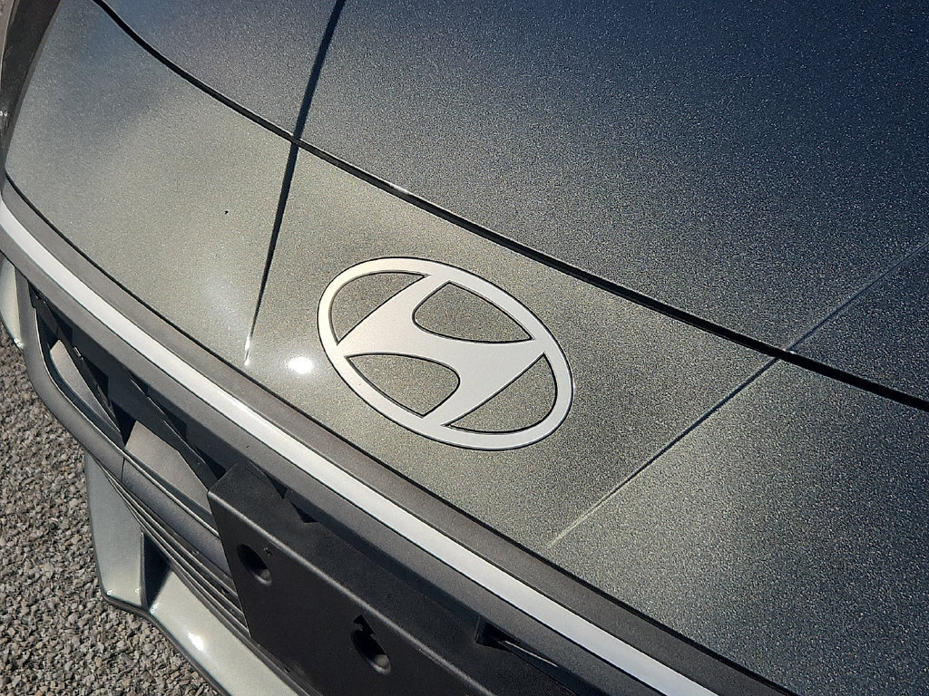 Used 2025 Hyundai Elantra Sport FWD image 4