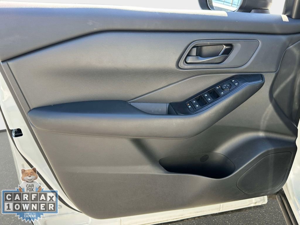 Used 2025 Nissan Rogue S AWD/4WD image 18