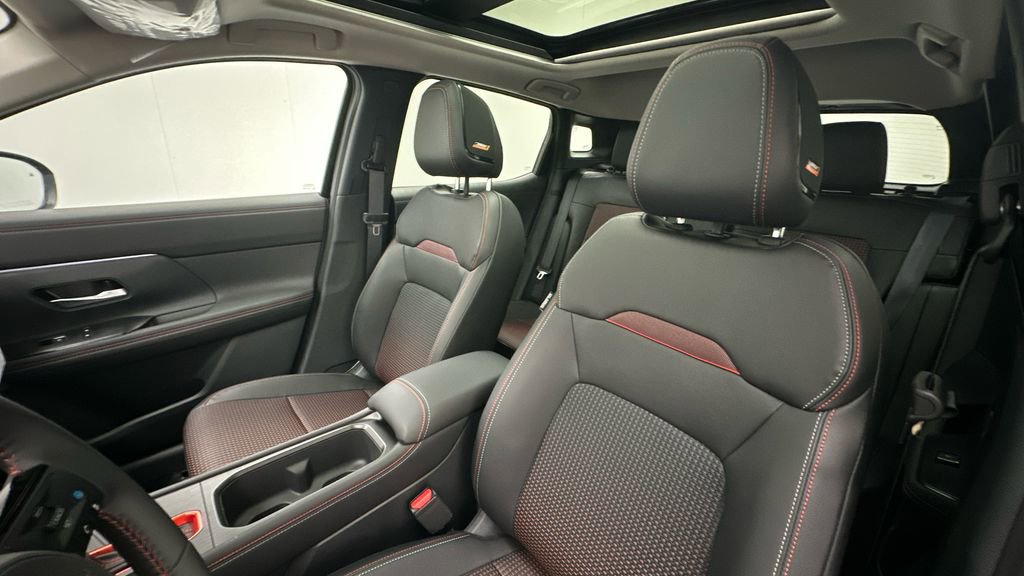 New 2025 Nissan Kicks SR w/ SR Premium Package image 9