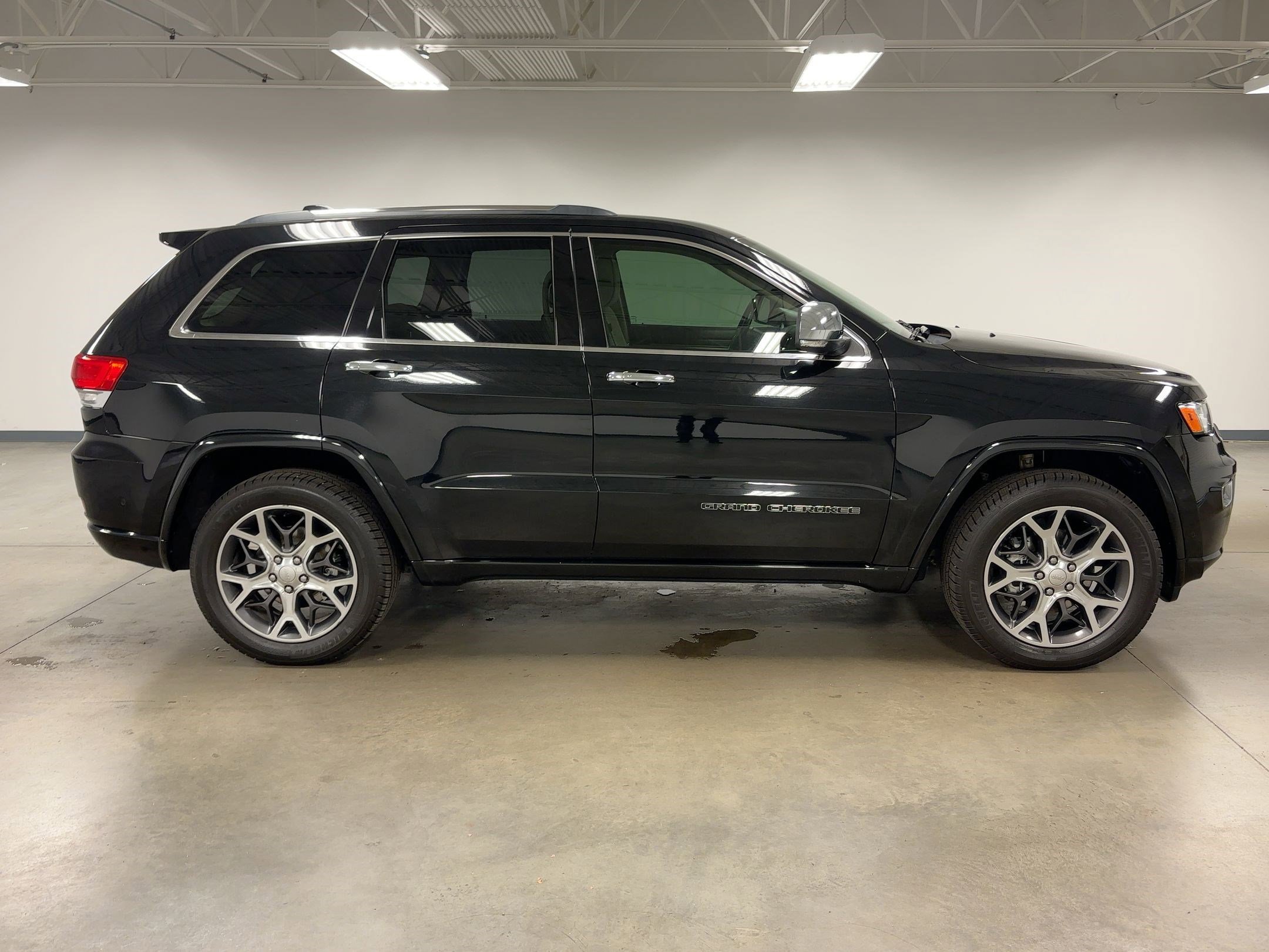 Used 2019 Jeep Grand Cherokee Overland image 6