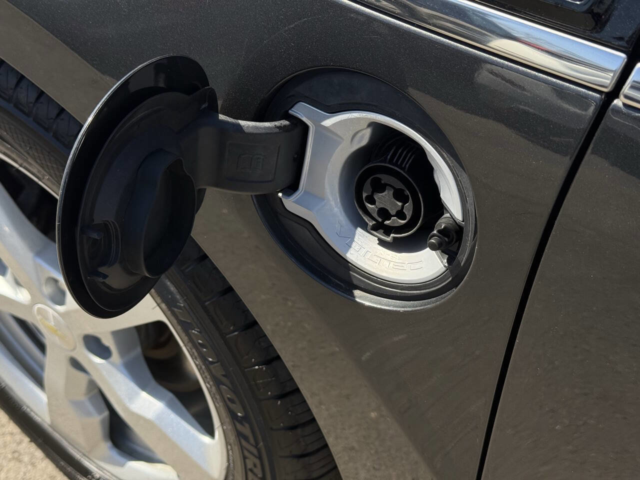 Used 2015 Chevrolet Volt FWD image 4