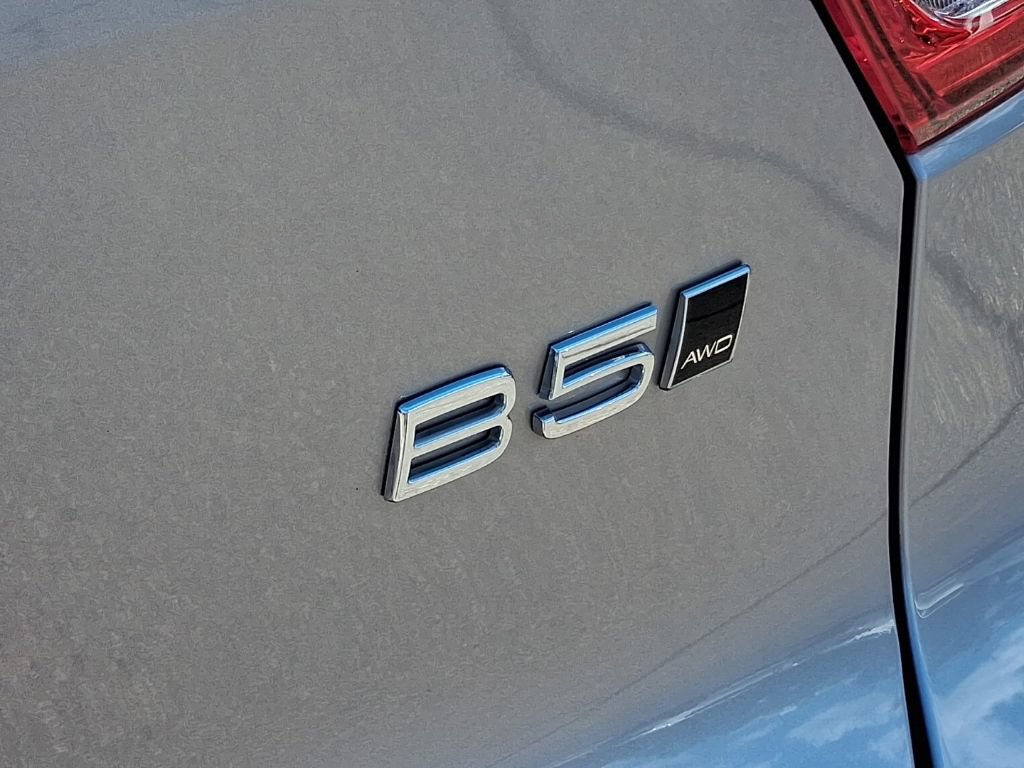 Certified 2026 Volvo XC40 B5 Plus AWD/4WD image 9