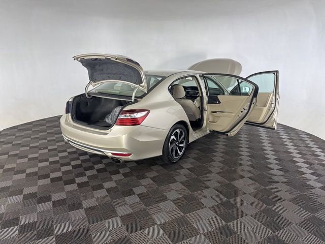 Used 2017 Honda Accord EX image 18