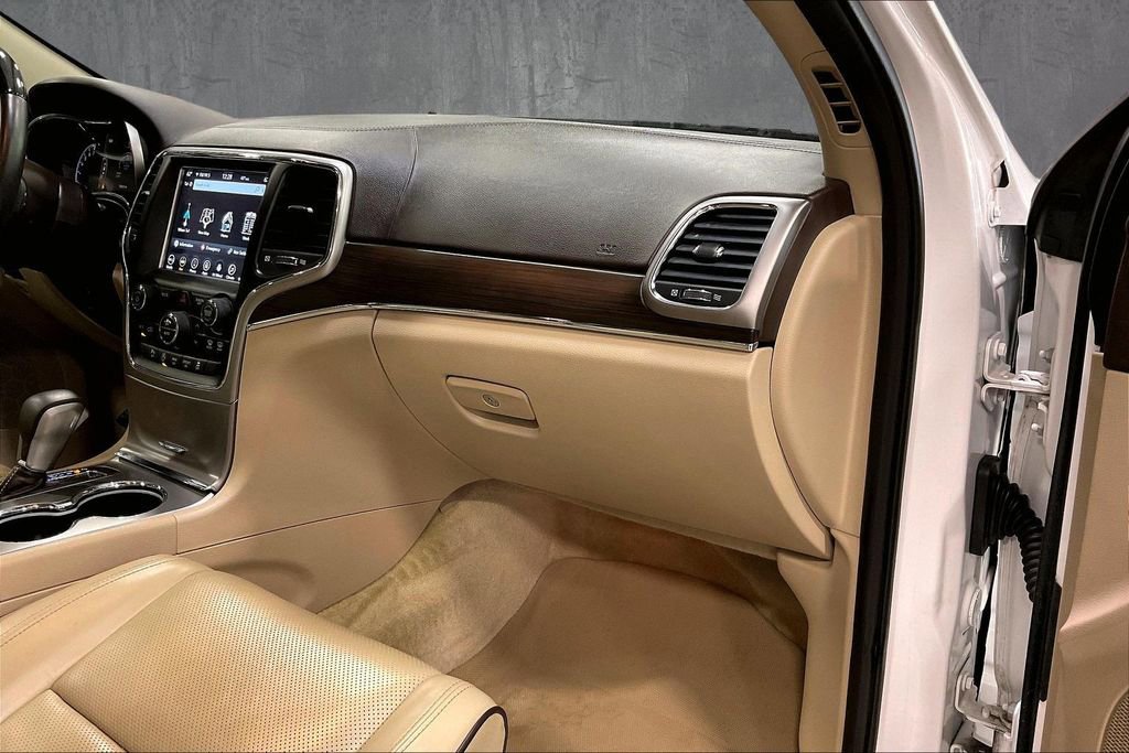Used 2018 Jeep Grand Cherokee Overland AWD/4WD image 26