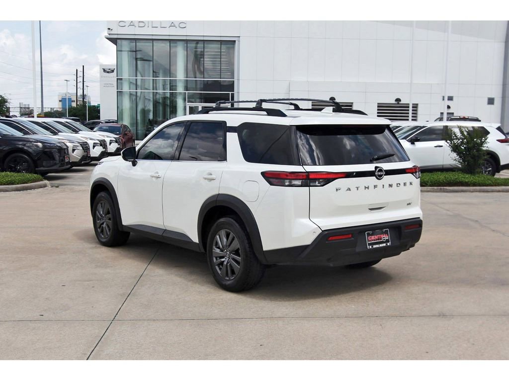 Used 2023 Nissan Pathfinder SV image 4