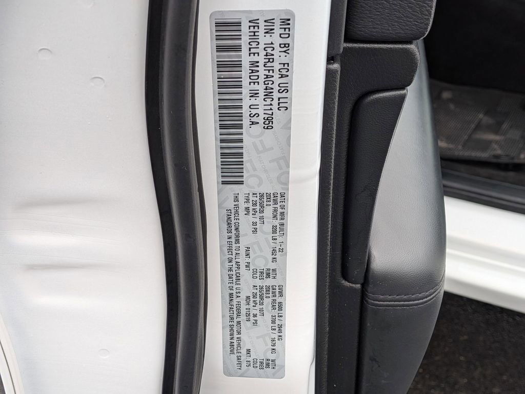 Used 2022 Jeep Grand Cherokee Laredo X image 12