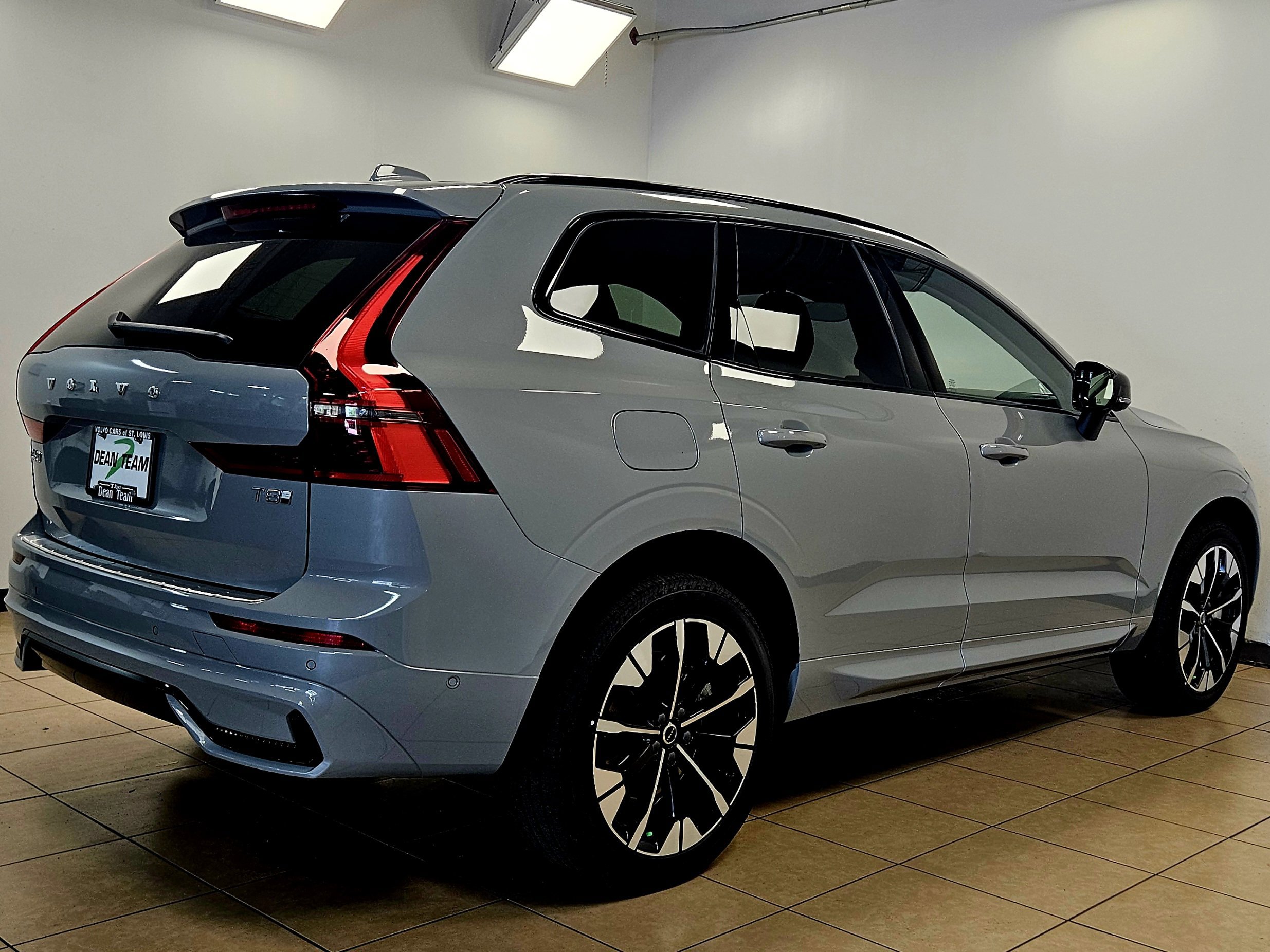 New 2026 Volvo XC60 T8 Plus w/ Protection Package Premier AWD/4WD image 5