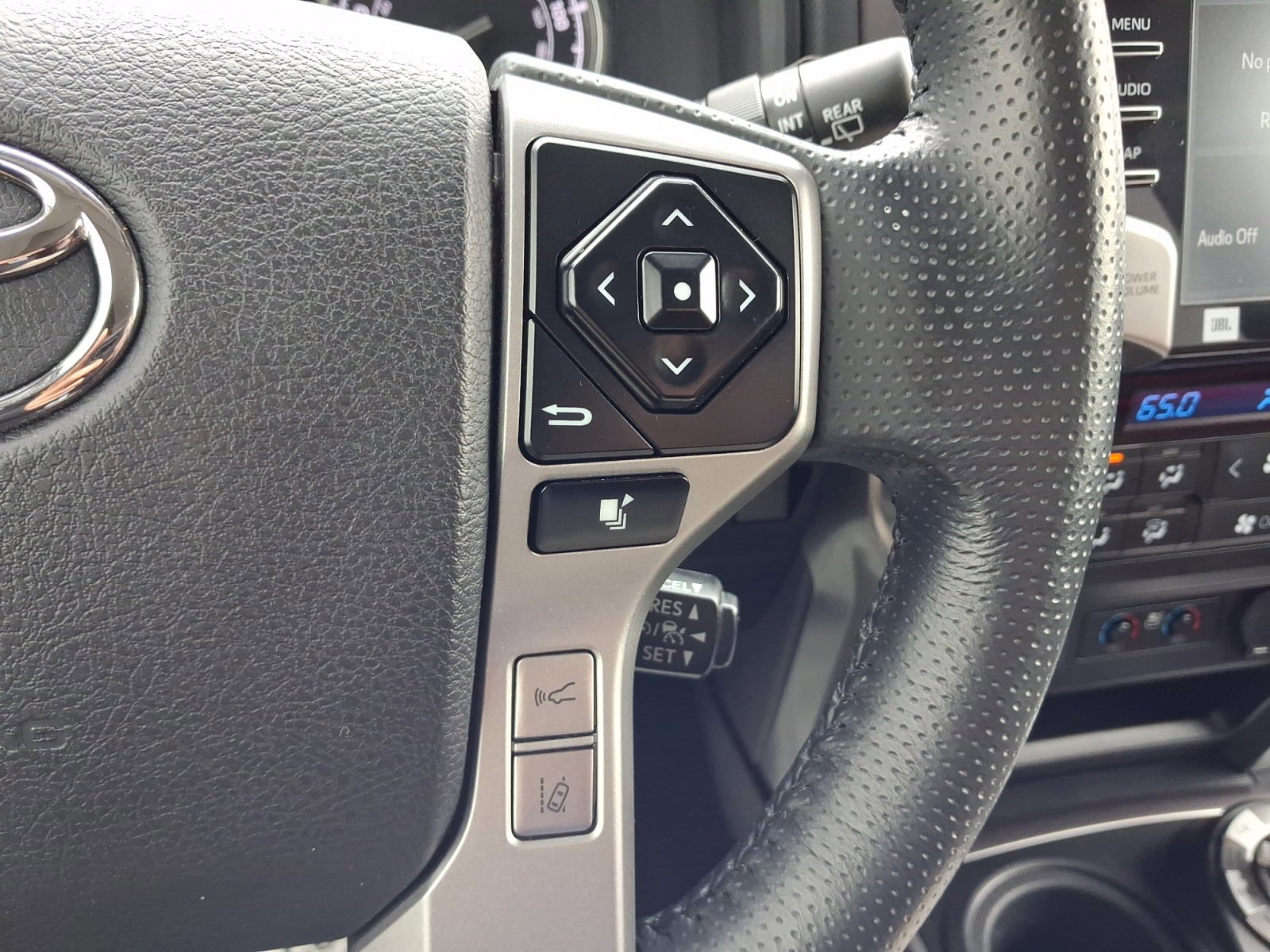 Used 2020 Toyota 4Runner Limited AWD/4WD image 25