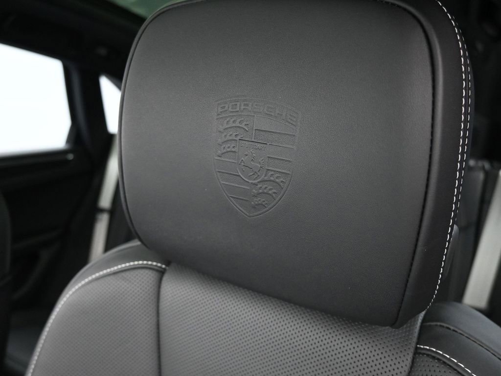 Certified 2025 Porsche Macan GTS image 32