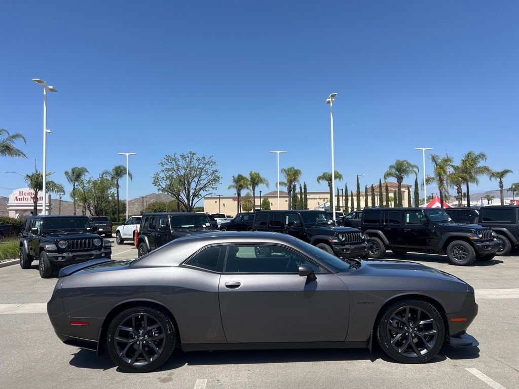 Used 2022 Dodge Challenger R/T w/ Blacktop Package RWD image 9
