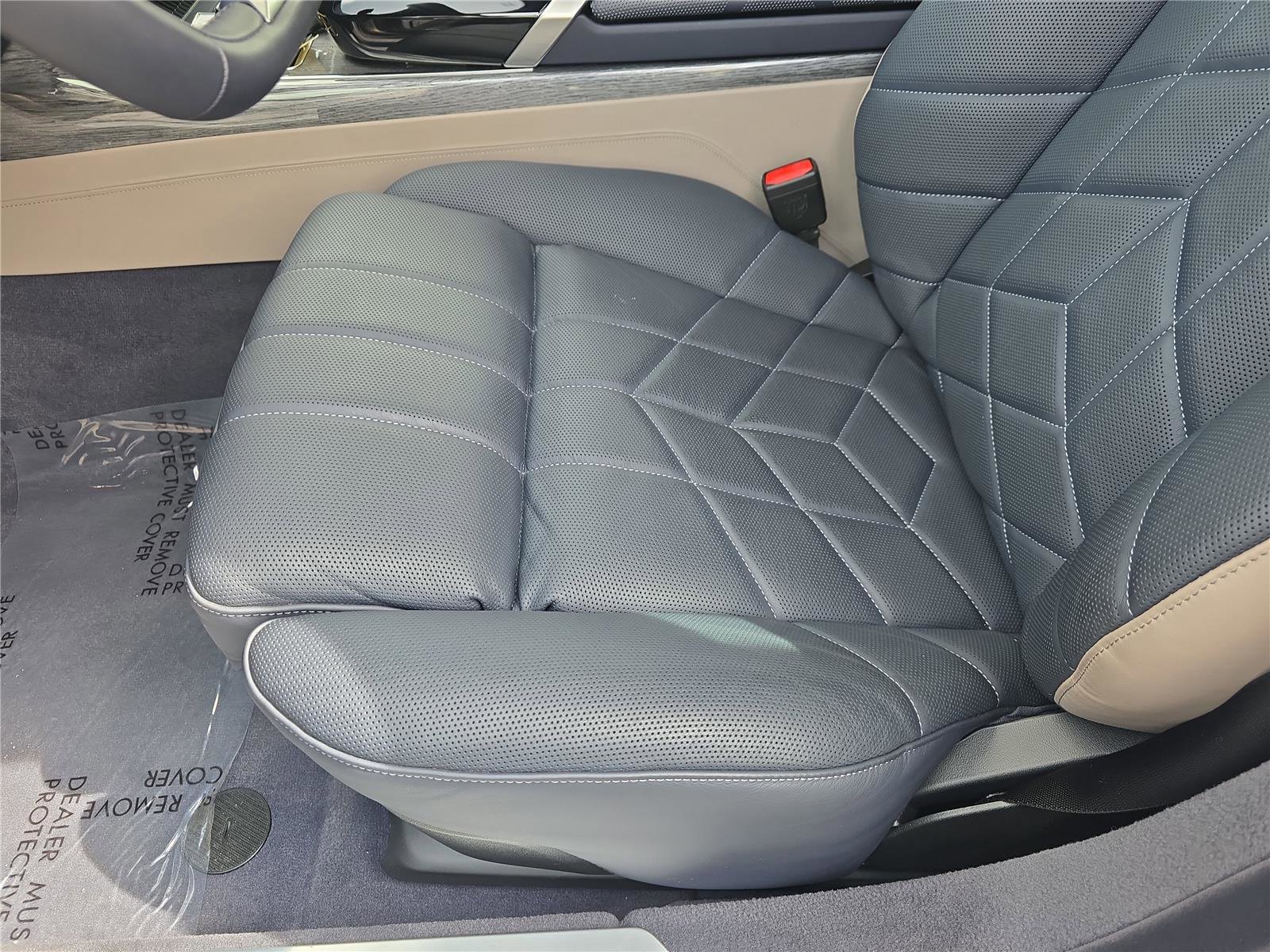 Certified 2025 BMW i7 xDrive60 w/ Executive Package image 17