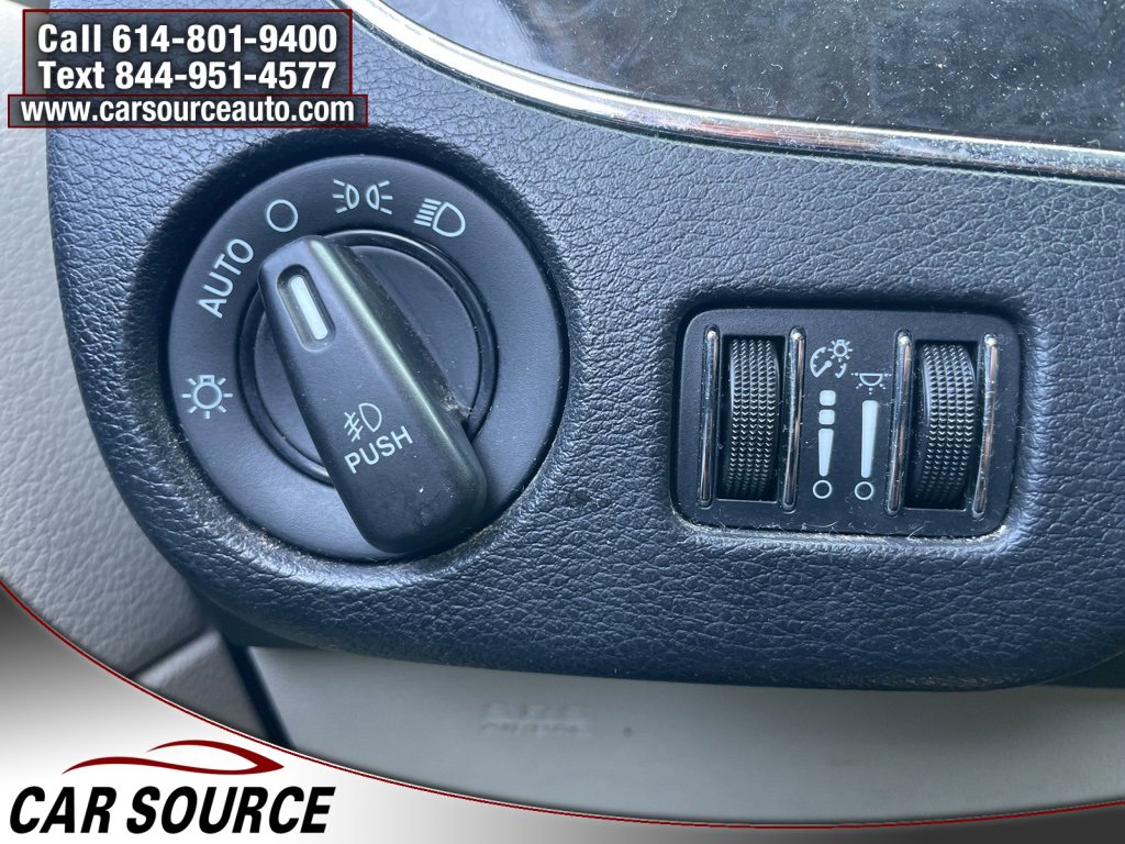 Used 2014 Chrysler Town & Country Touring image 10