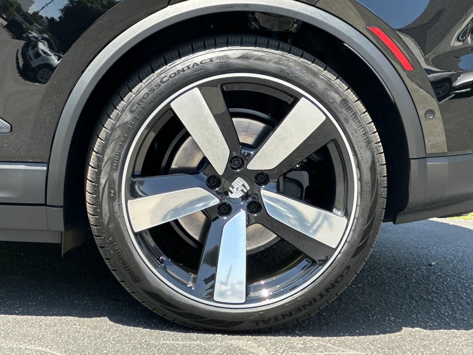 New 2026 Porsche Macan Electric RWD image 32