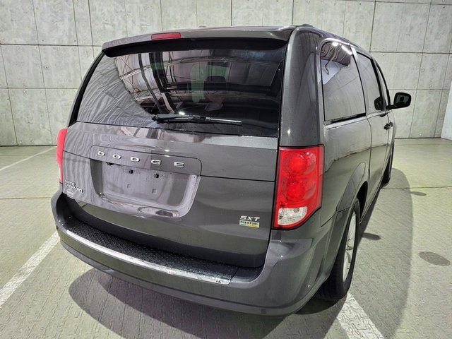 Used 2018 Dodge Grand Caravan SXT image 21