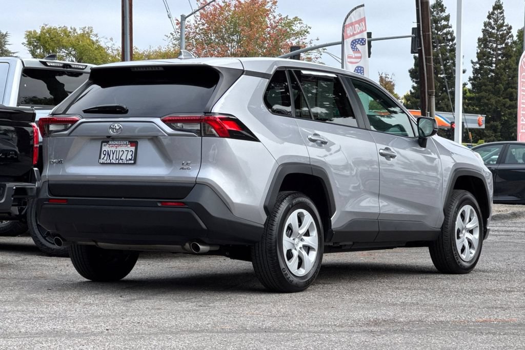 Certified 2024 Toyota RAV4 LE AWD/4WD image 3