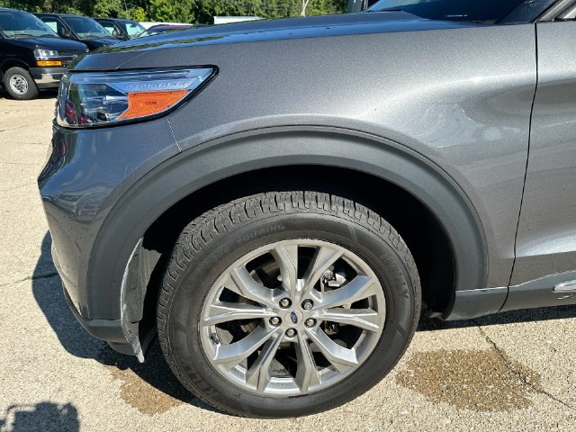Used 2023 Ford Explorer Limited w/ Equipment Group 301A AWD/4WD image 38