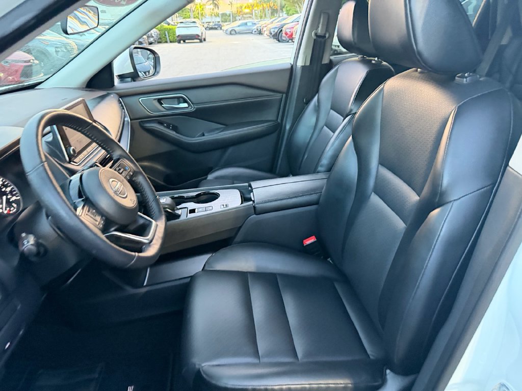 Certified 2021 Nissan Rogue SV w/ Premium Package FWD image 10
