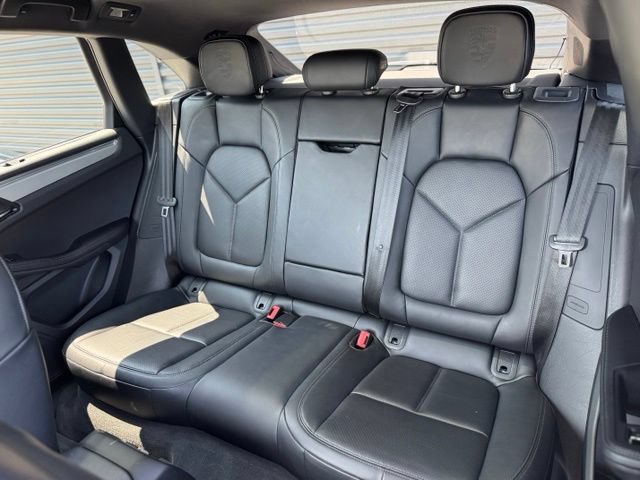 Certified 2026 Porsche Macan AWD/4WD image 34