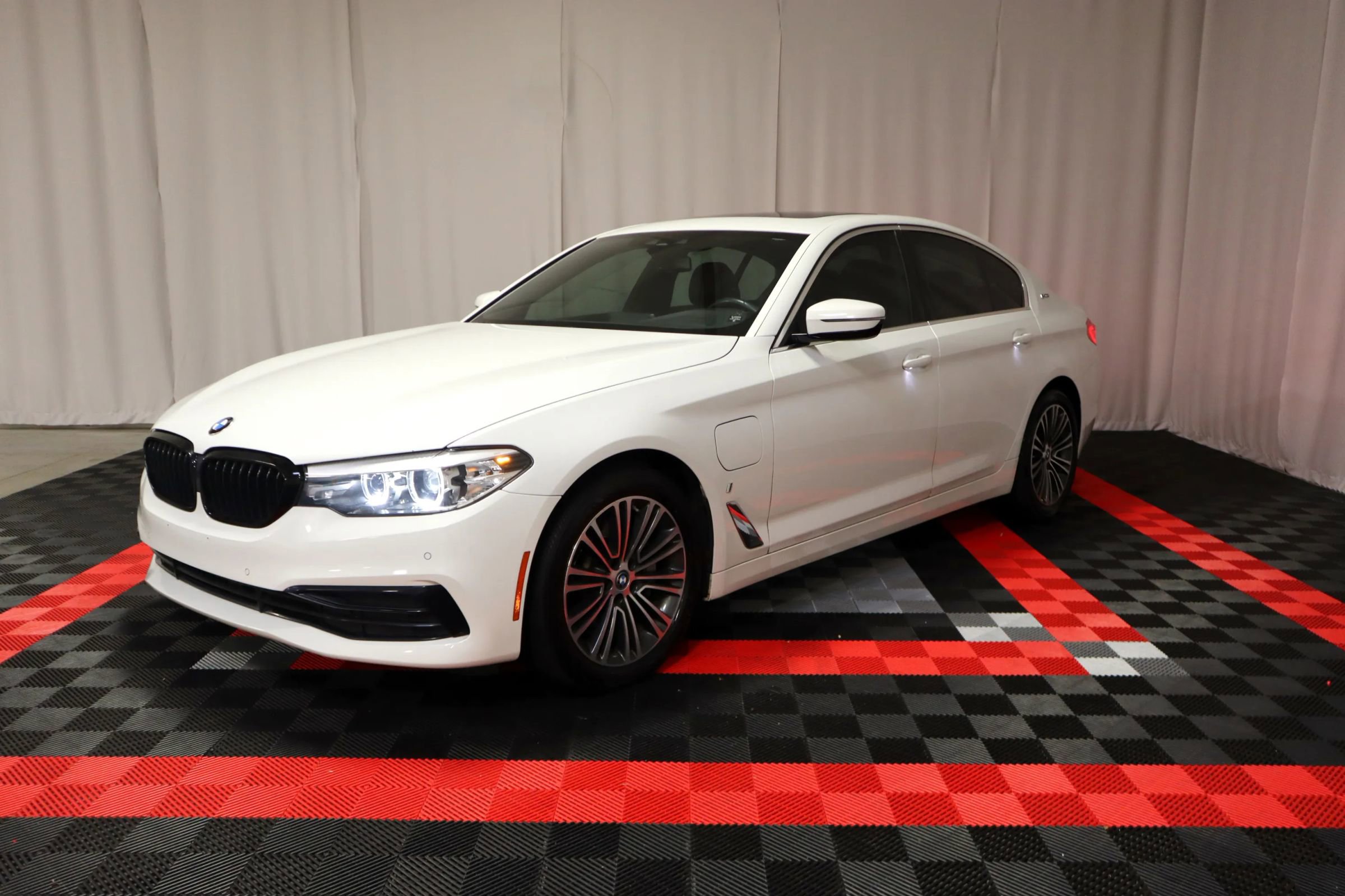 Used 2019 BMW 530e w/ Convenience Package
