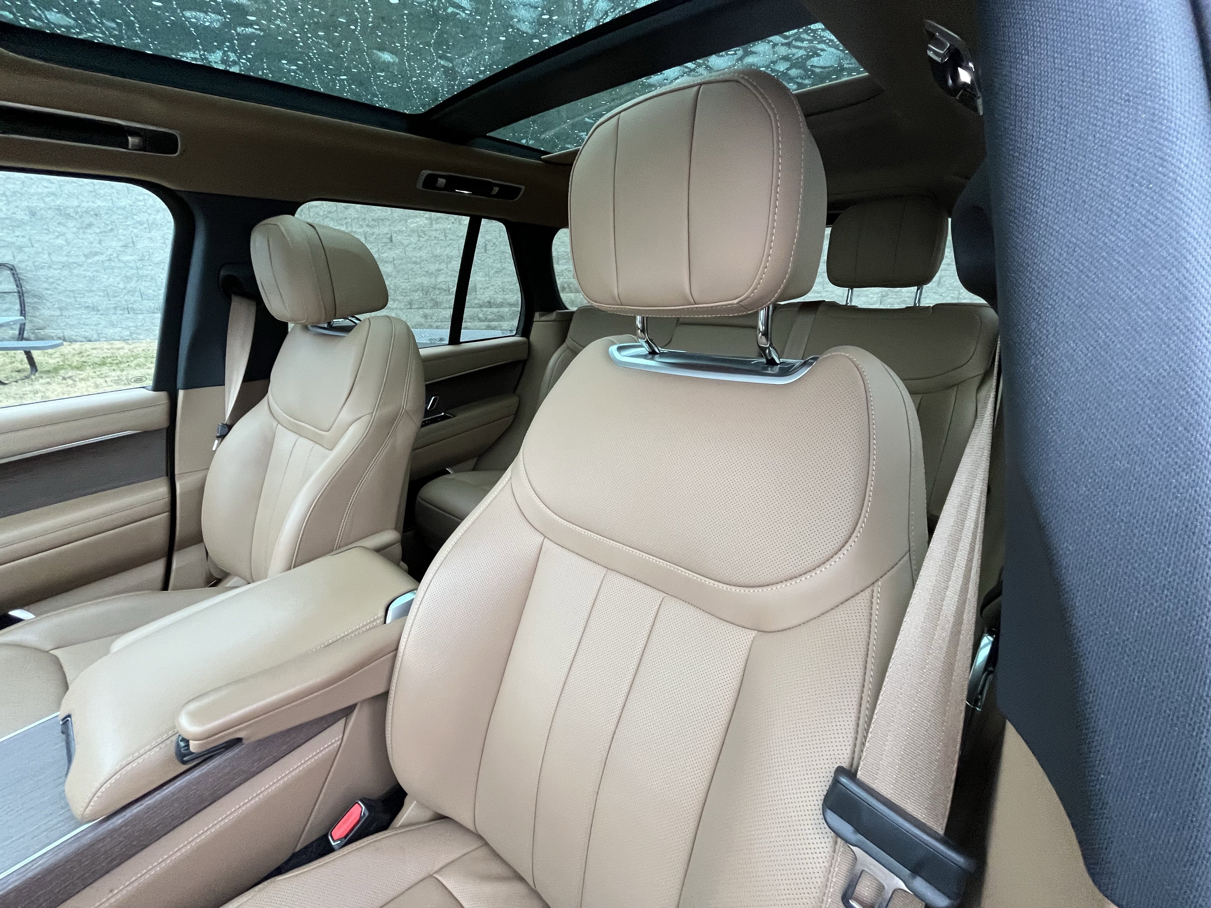 Certified 2025 Land Rover Range Rover SE image 16