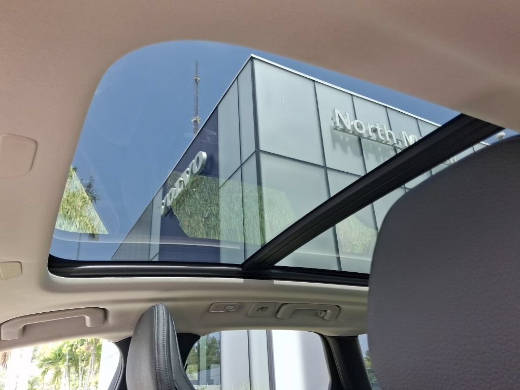 Used 2024 Volvo XC60 B5 Plus w/ Protection Package Premier AWD/4WD image 6
