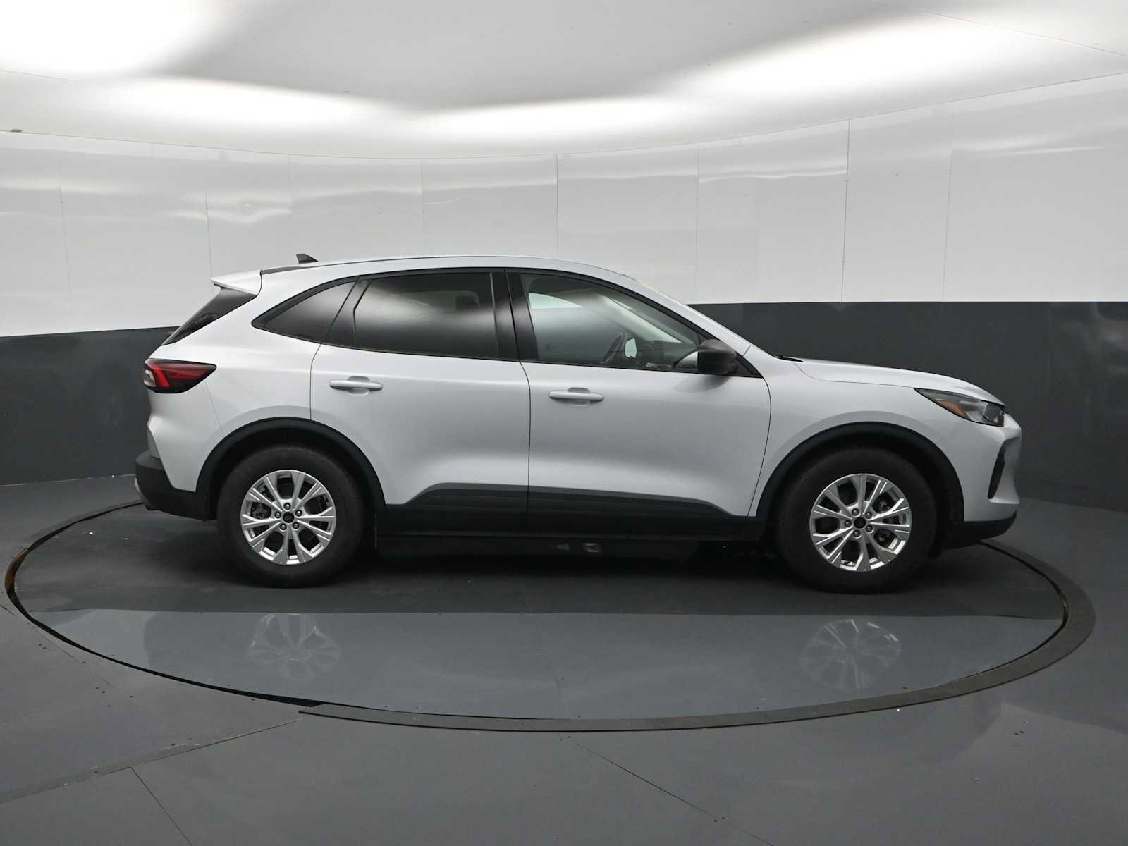 Certified 2025 Ford Escape Active w/ Cold Weather Package FWD image 9