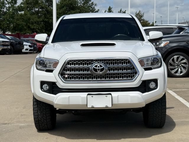 Used 2017 Toyota Tacoma TRD Sport w/ Tow Package (A/T) AWD/4WD image 6