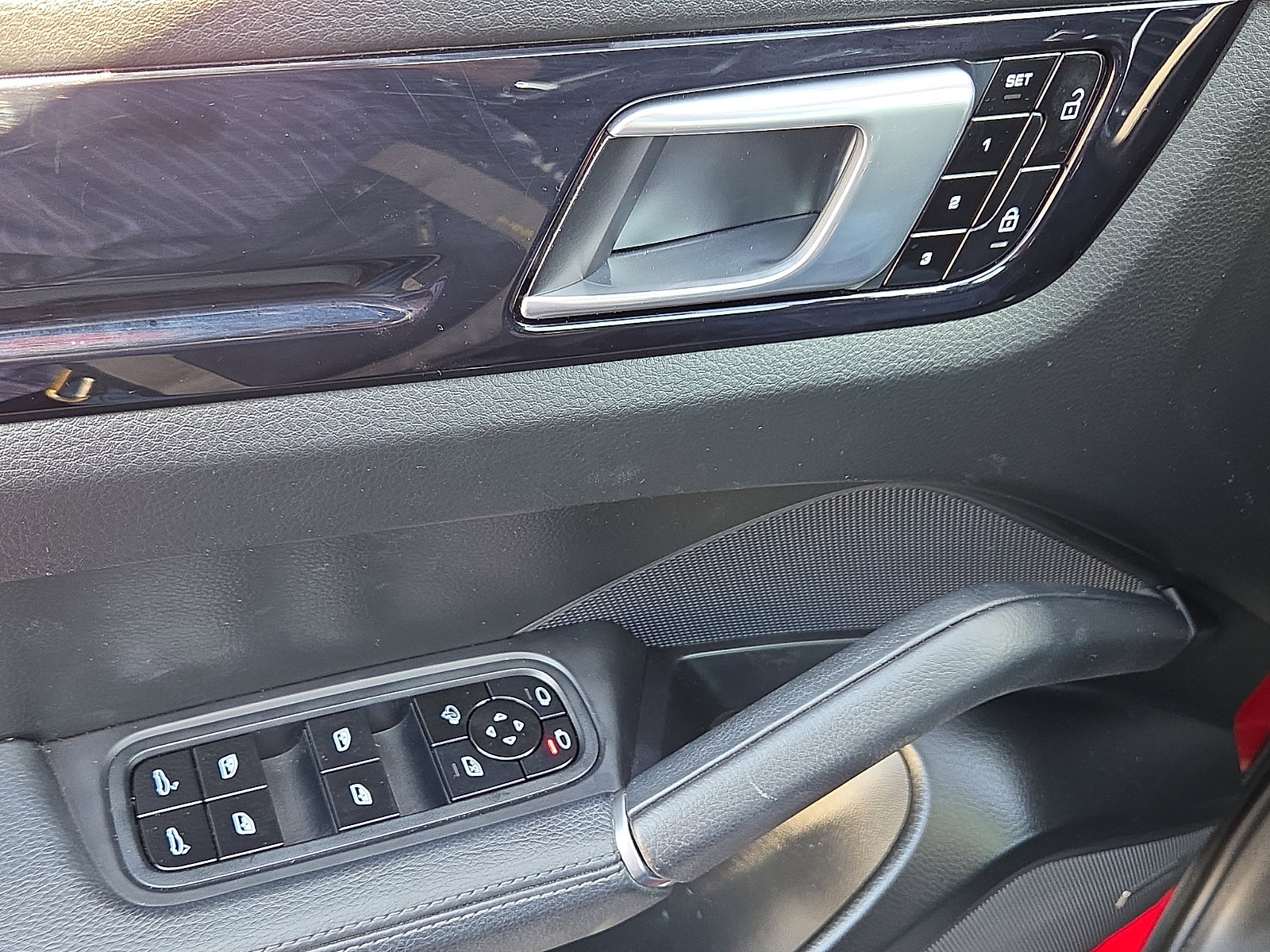 Used 2021 Porsche Cayenne Coupe image 14