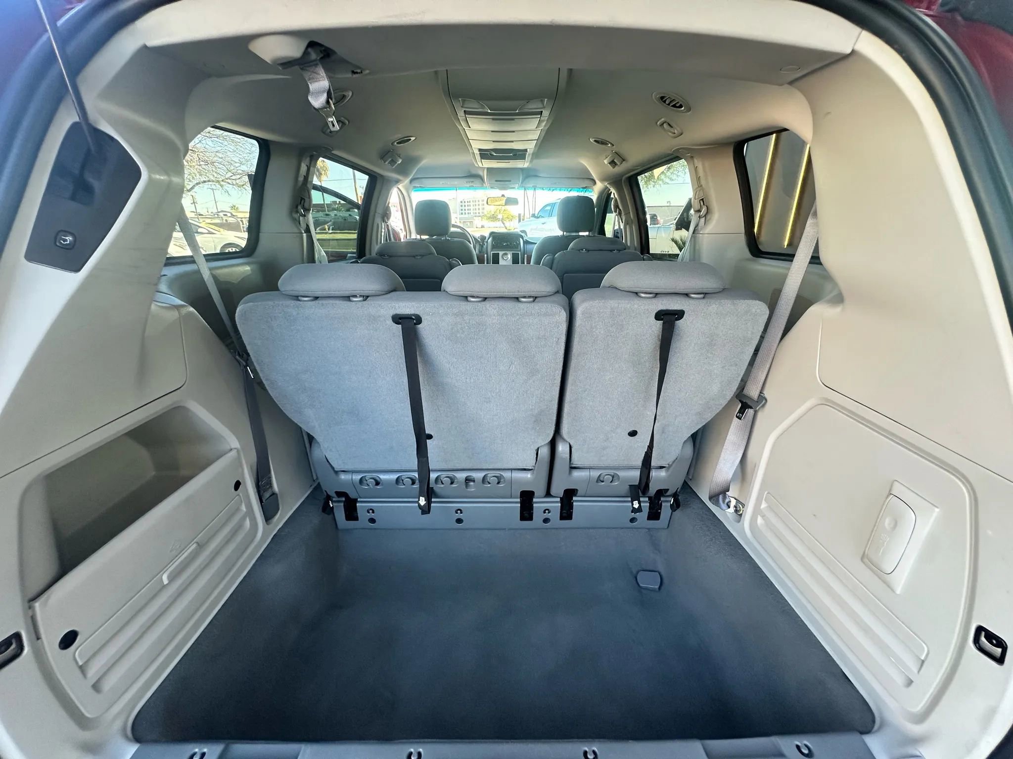 Used 2009 Chrysler Town & Country Touring image 30