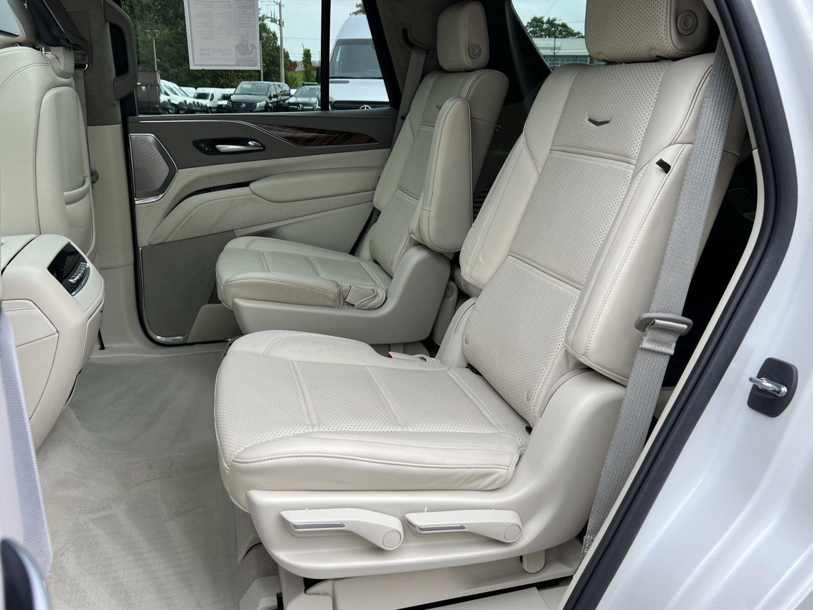 Used 2022 Cadillac Escalade Sport Platinum w/ LPO, ONYX Package image 23