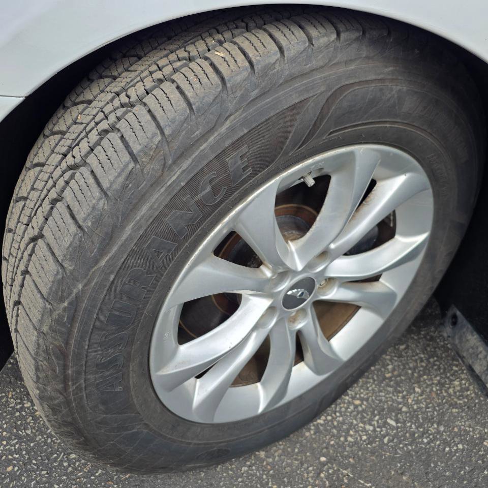 Used 2013 Hyundai Genesis 3.8 image 15