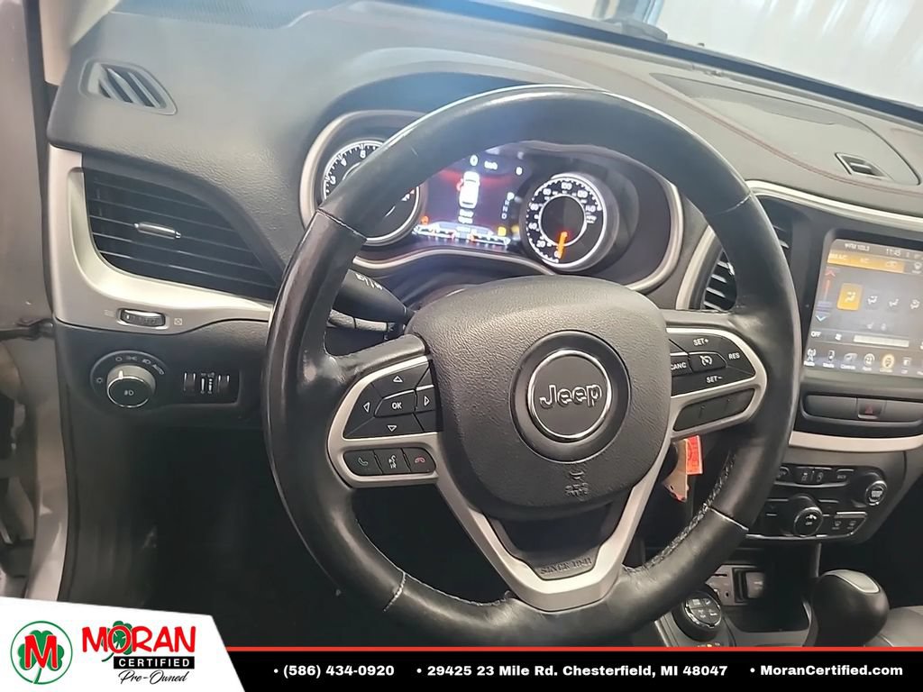 Used 2017 Jeep Cherokee Trailhawk w/ Cold Weather Group AWD/4WD image 9