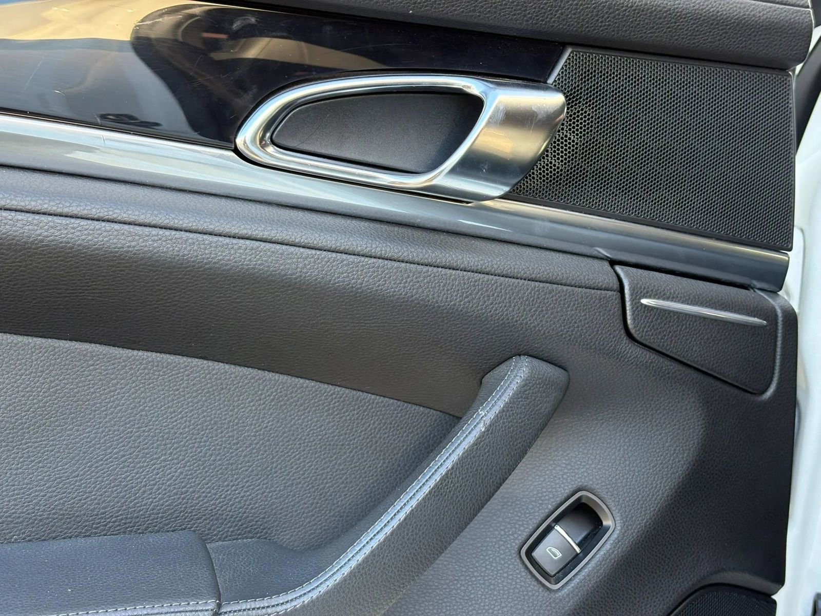 Used 2012 Porsche Panamera 4 image 17