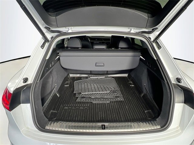 Used 2023 Audi e-tron Premium Plus w/ Premium Plus Package image 28