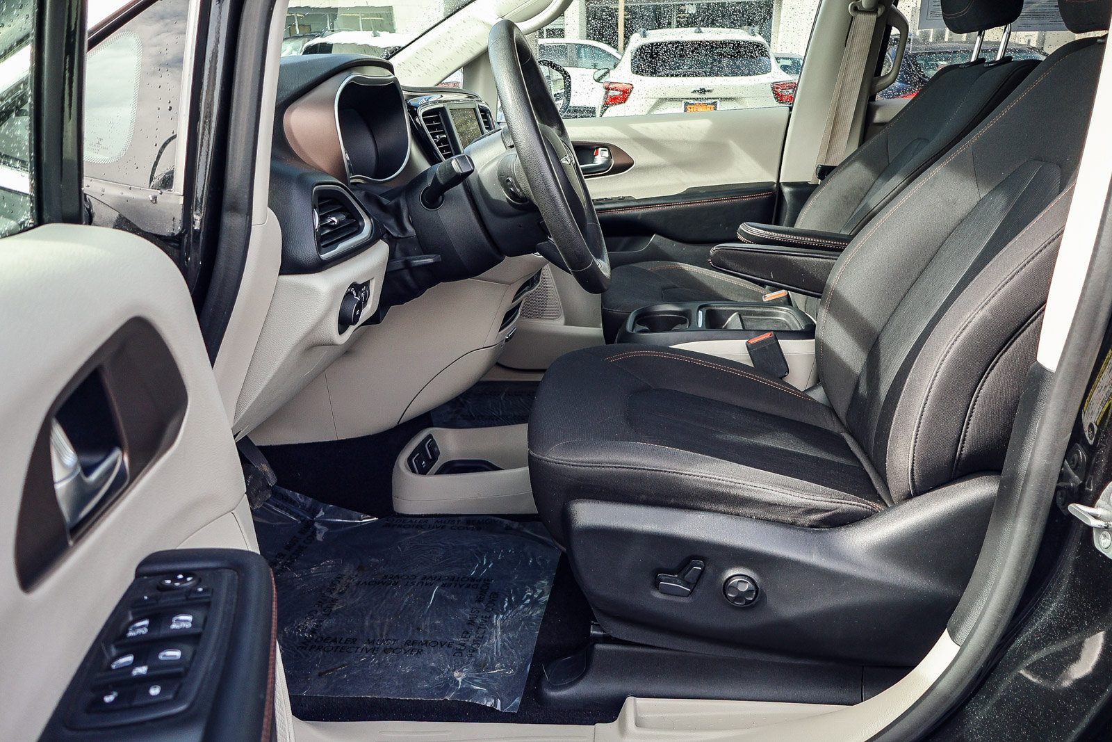 Used 2018 Chrysler Pacifica Touring Plus image 2