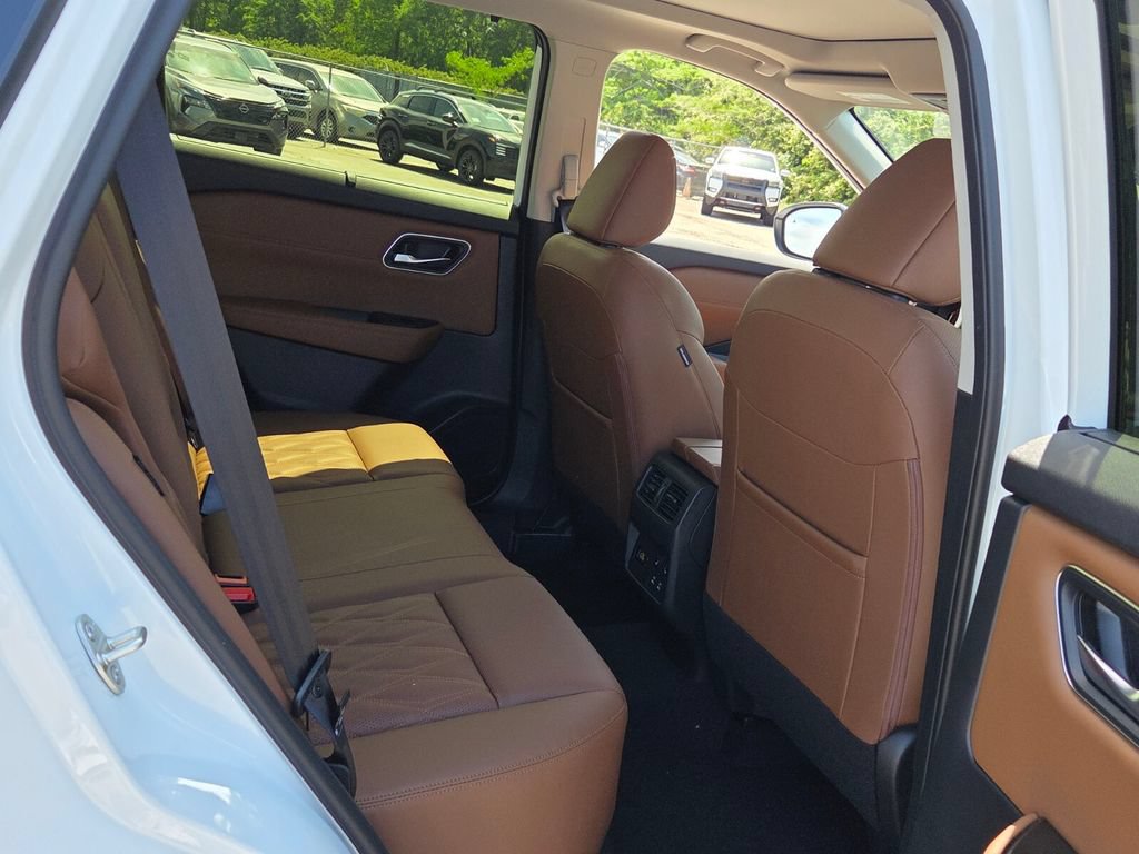 New 2026 Nissan Rogue Platinum w/ Platinum Premium Package AWD/4WD image 12