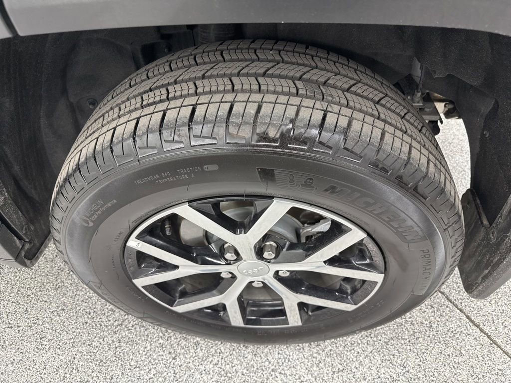 Used 2025 Jeep Grand Cherokee Limited w/ MOPAR Finishing Package RWD image 5