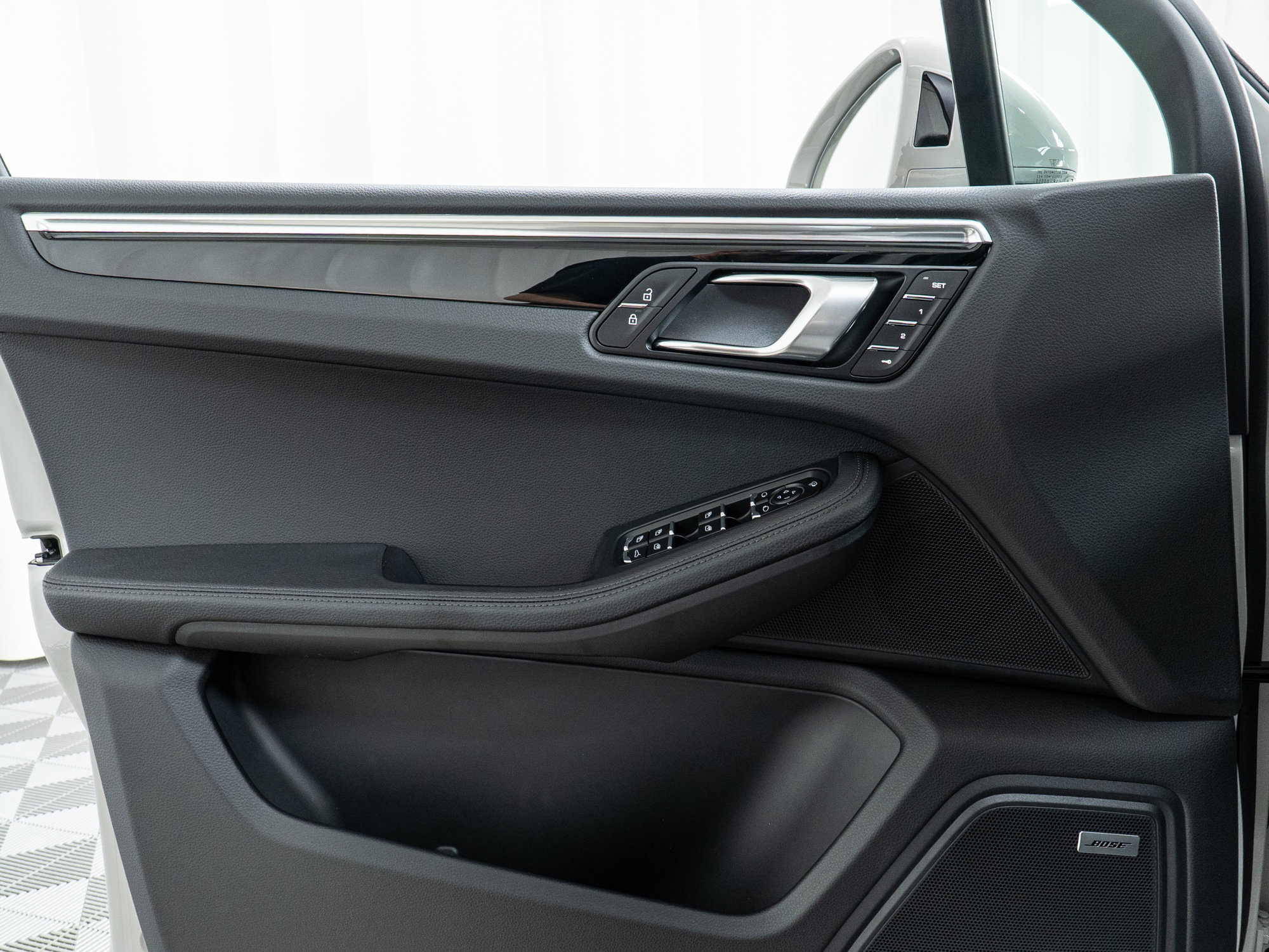 Used 2025 Porsche Macan image 14