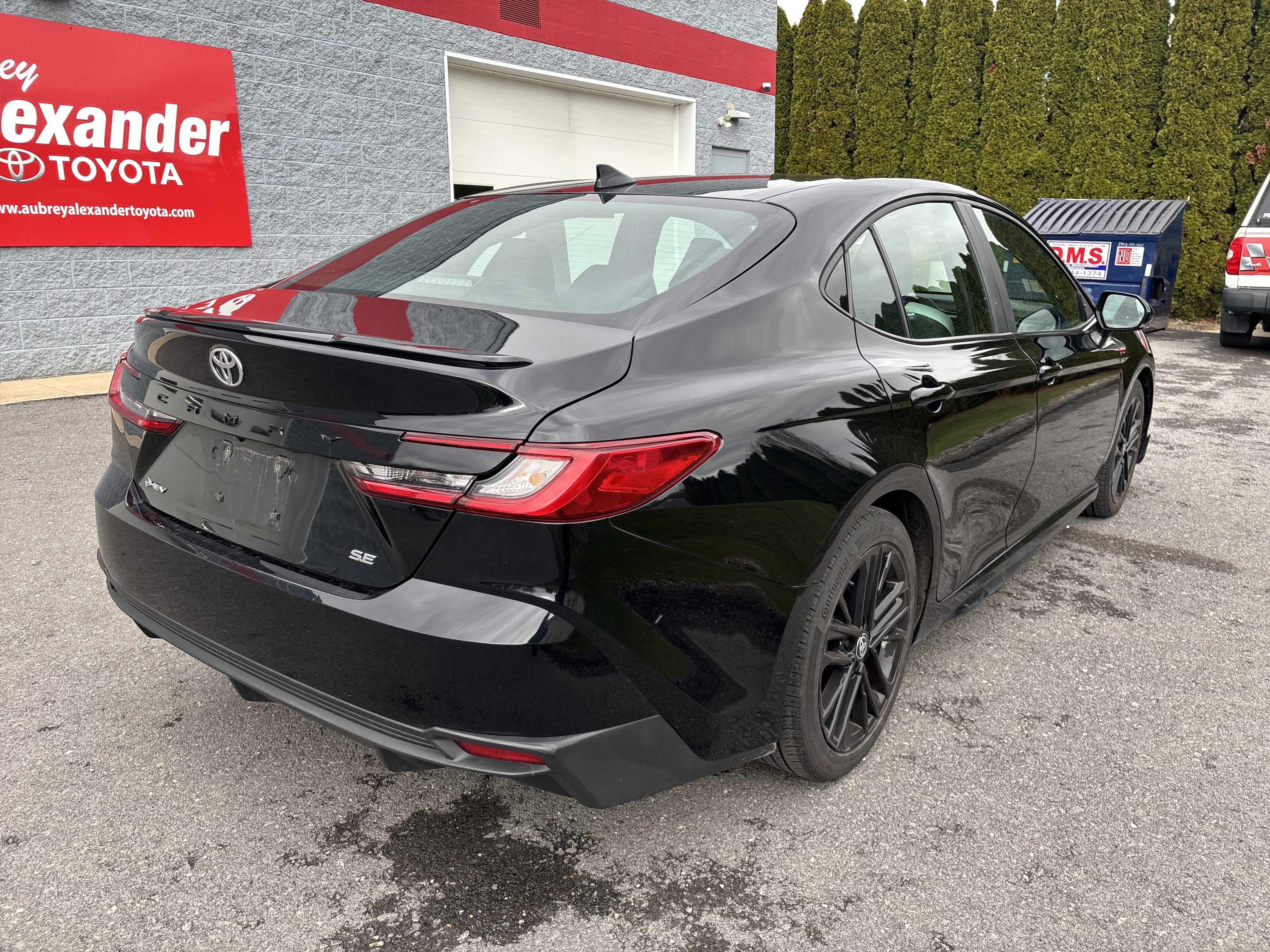 Used 2025 Toyota Camry SE FWD image 3