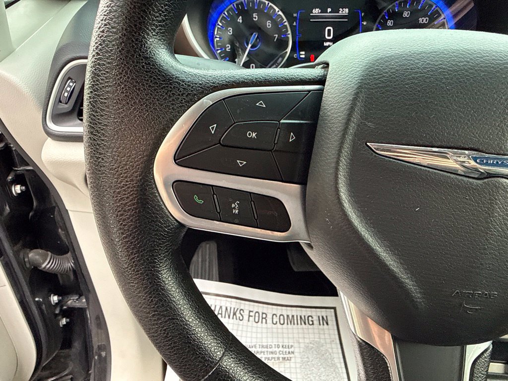 Used 2020 Chrysler Voyager Lxi FWD image 26