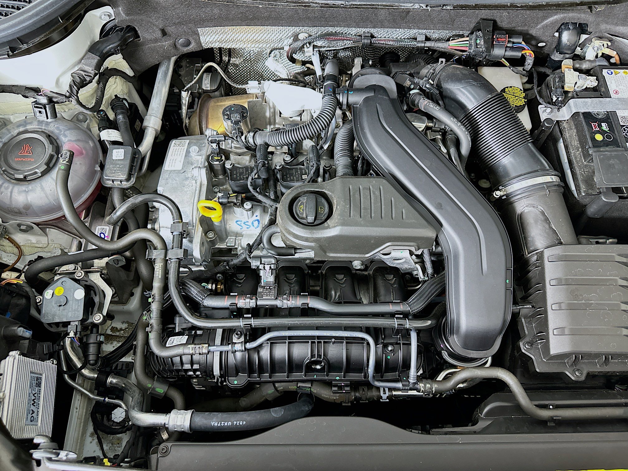 Used 2025 Volkswagen Taos SE FWD image 31