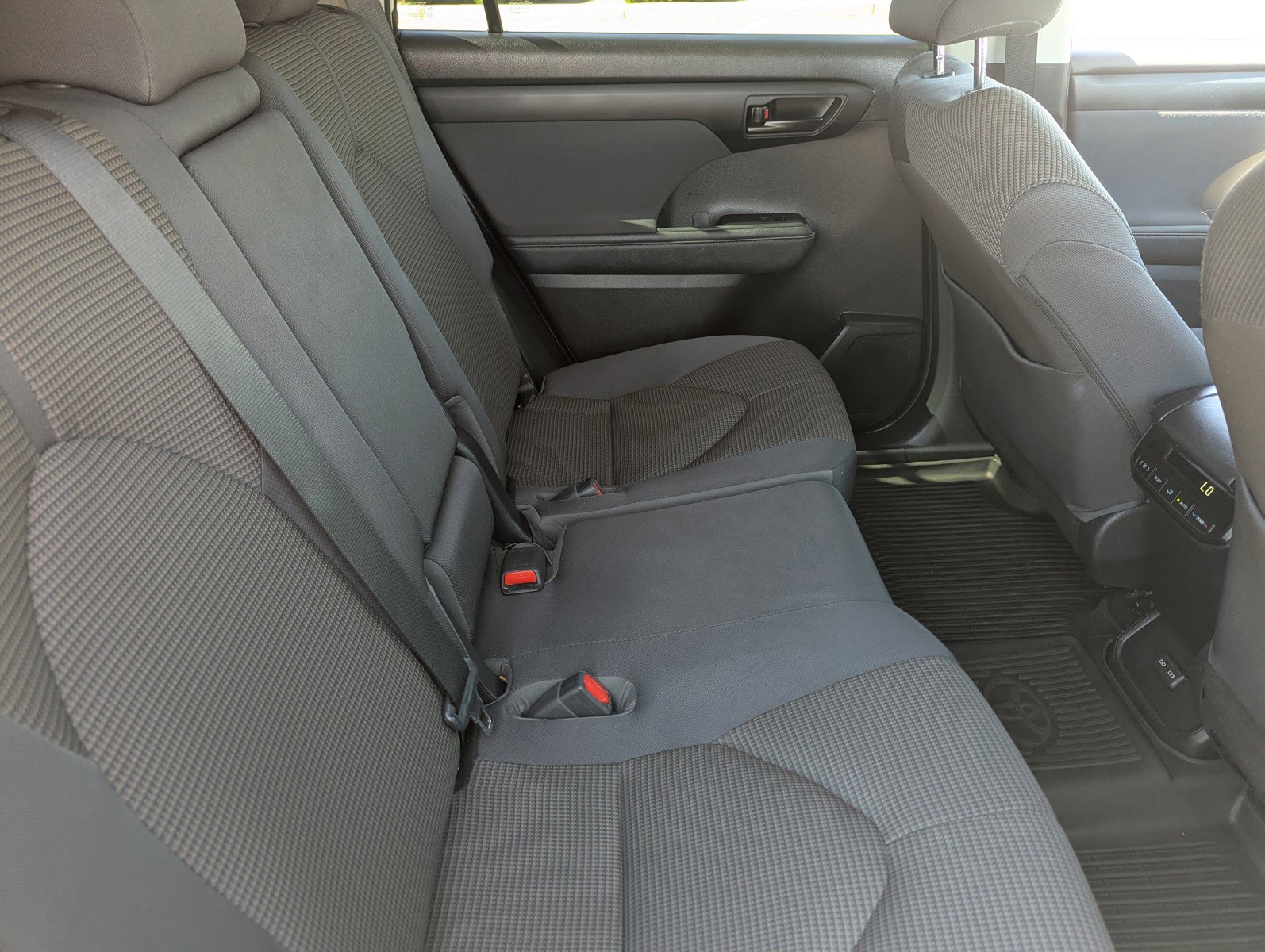 Used 2023 Toyota Highlander L image 14