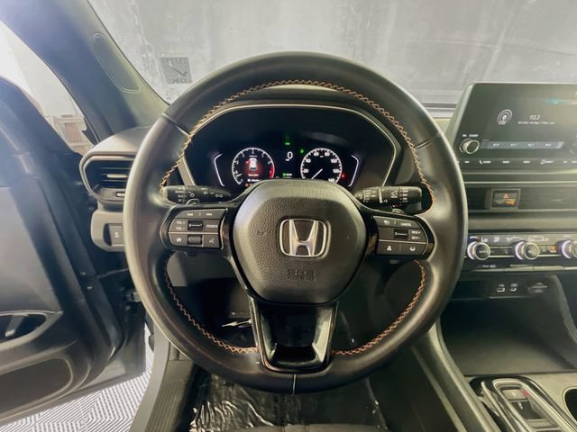 Used 2025 Honda Pilot Sport image 16