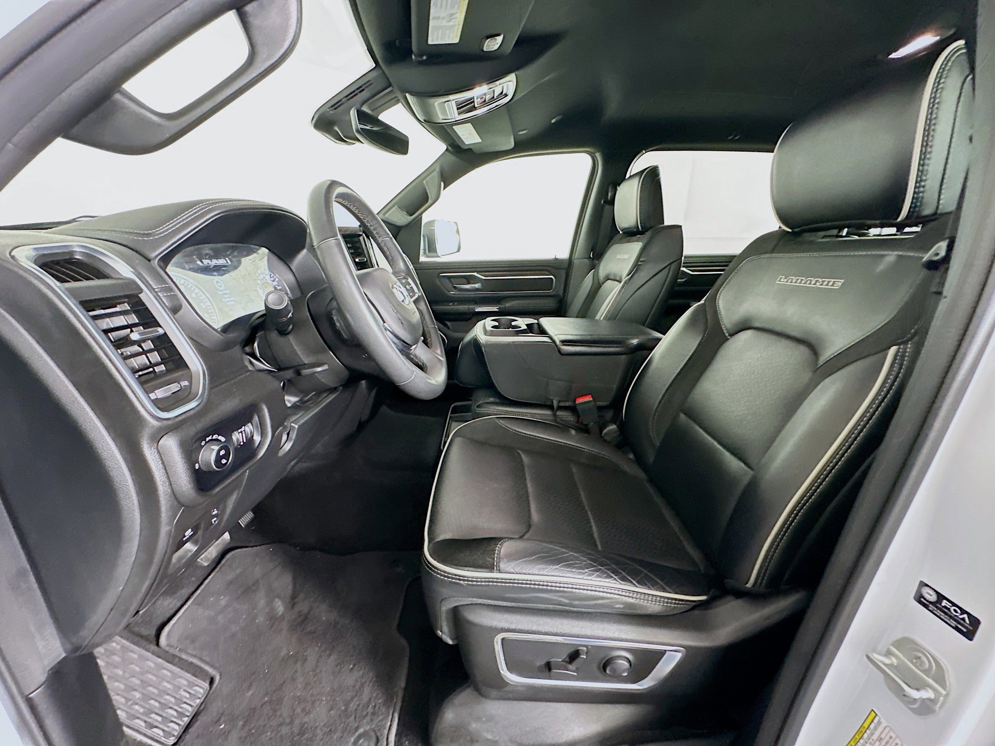 Used 2025 RAM 1500 Laramie image 13