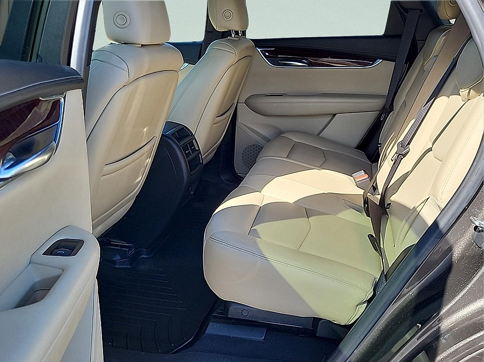 Used 2019 Cadillac XT5 Luxury AWD/4WD image 12