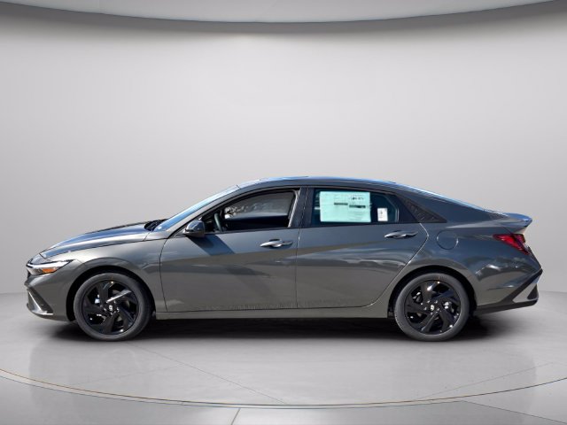 New 2026 Hyundai Elantra SEL Sport FWD image 2