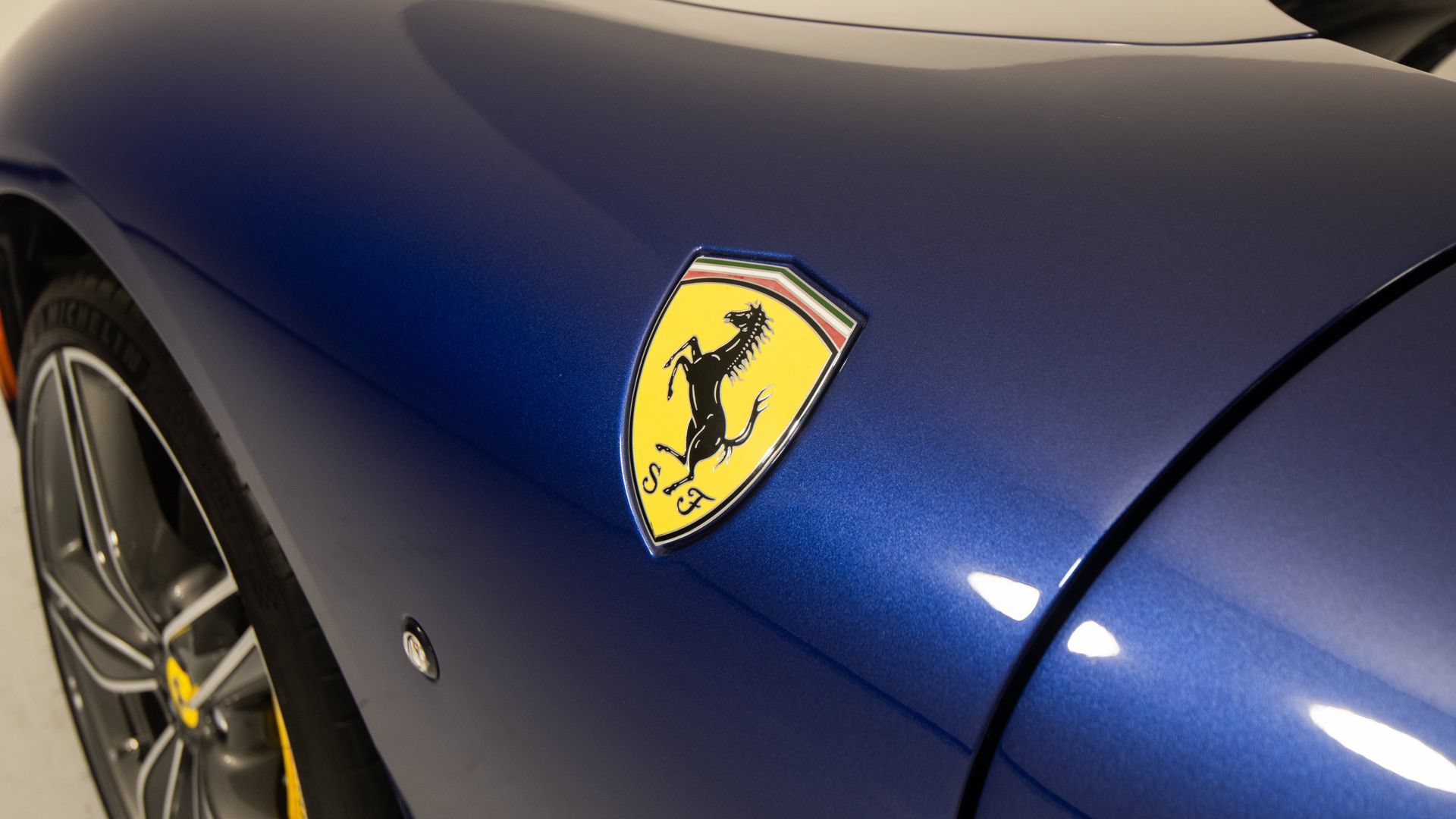 Certified 2025 Ferrari Roma Spider RWD image 13