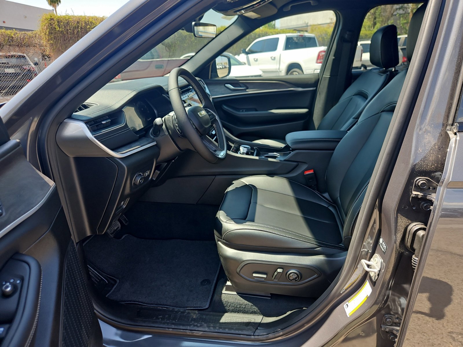 New 2025 Jeep Grand Cherokee Limited w/ Trailer Tow Package image 14