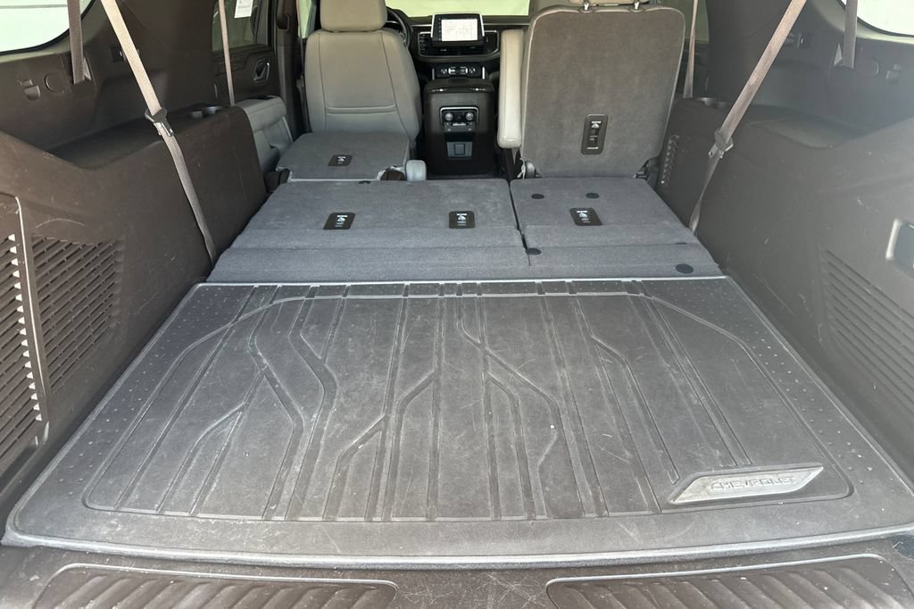 Used 2023 Chevrolet Suburban LT w/ Luxury Package AWD/4WD image 16